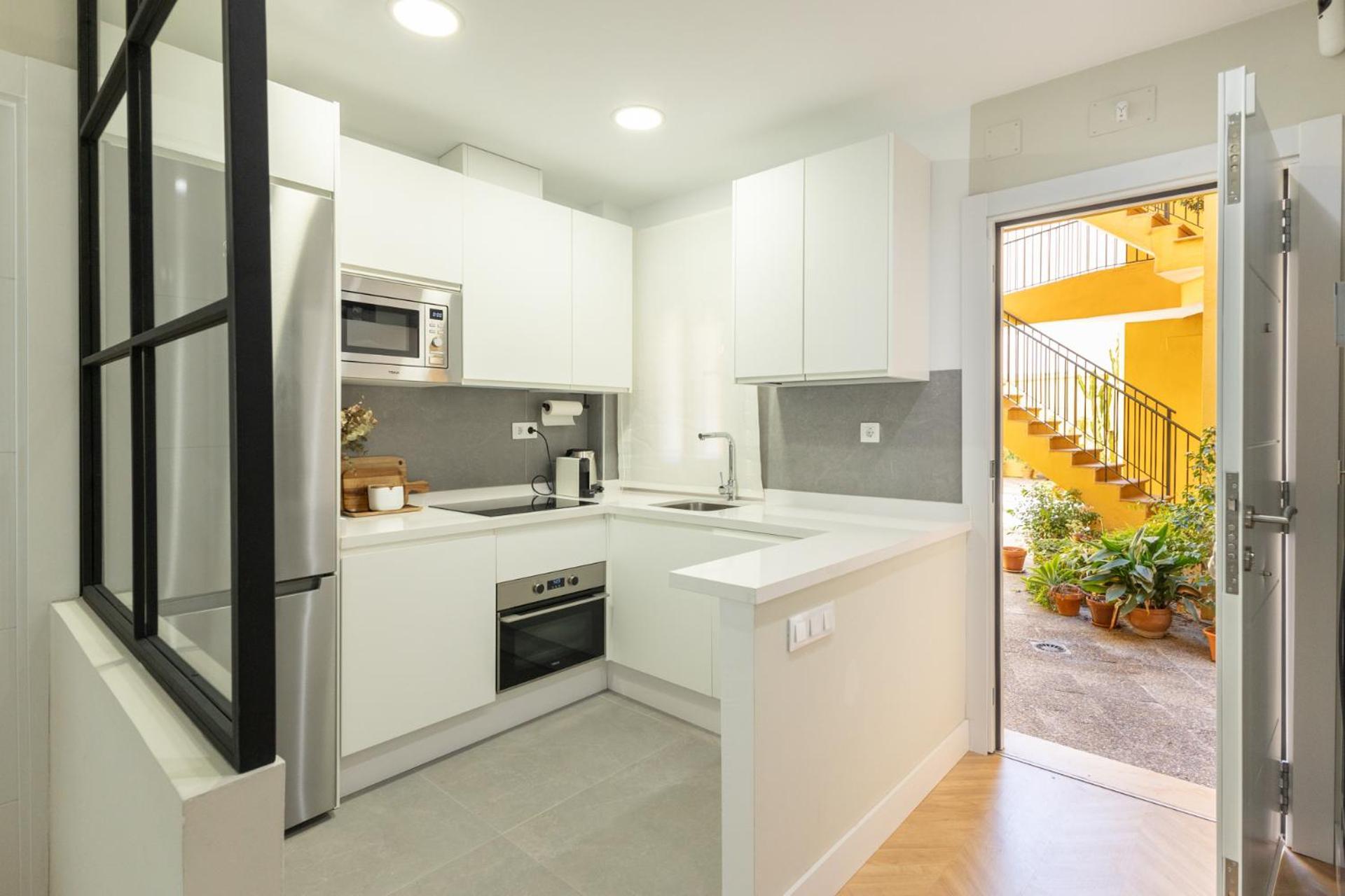 Charming 2 Bedrooms Apartment With Free Parking At Plaza Alameda By Ocityzen